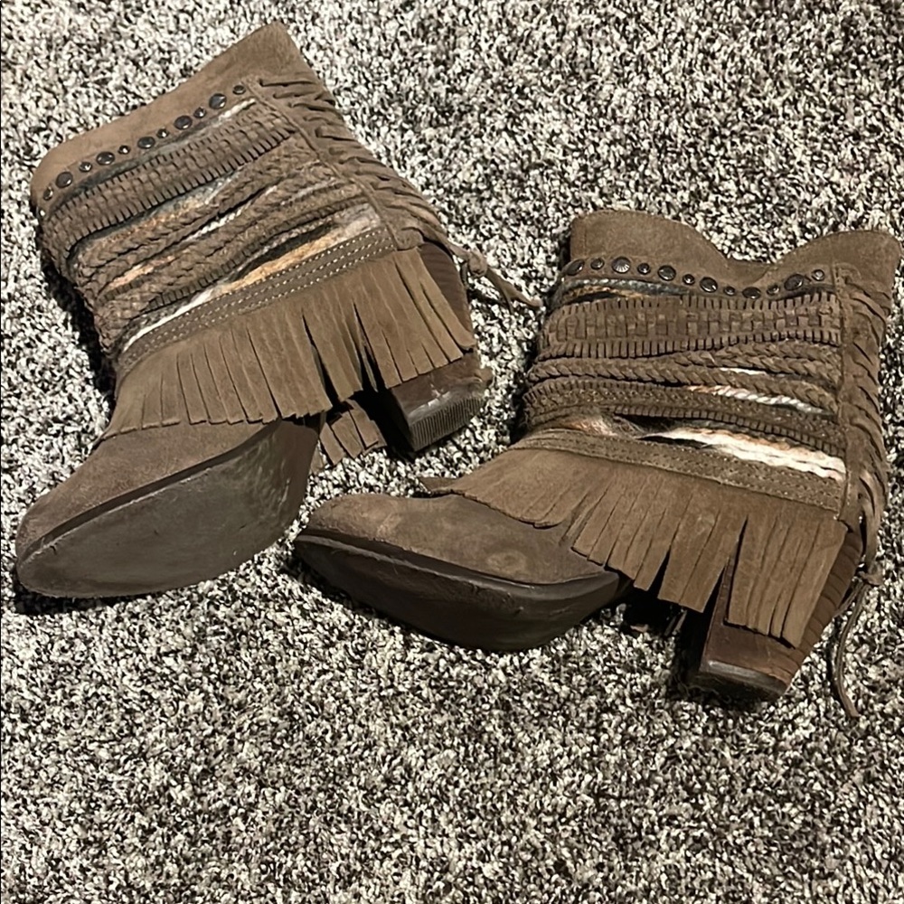 Women’s NAUGHTY MONKEY Fringe Suede Ankle Boots - (6) tight 6!